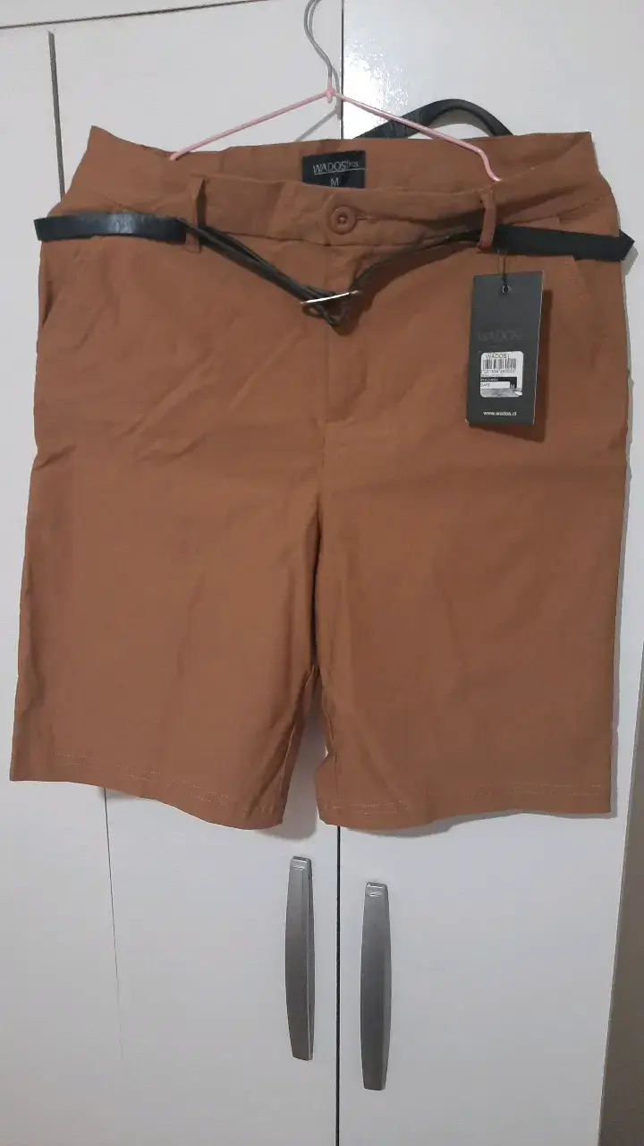 Shorts marrones Vadossi con cinturón Marca WADOS - 1