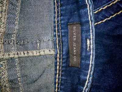 Jeans azul oscuro para hombre en buen estado - miniatura 3