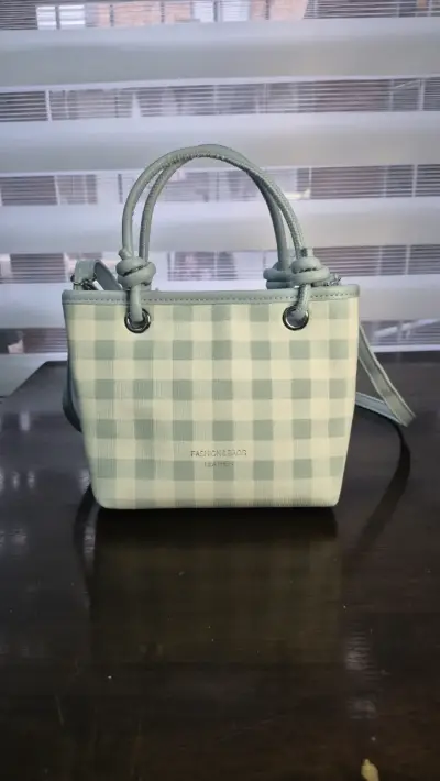 Bolso de mano azul con diseño a cuadros - miniatura 3