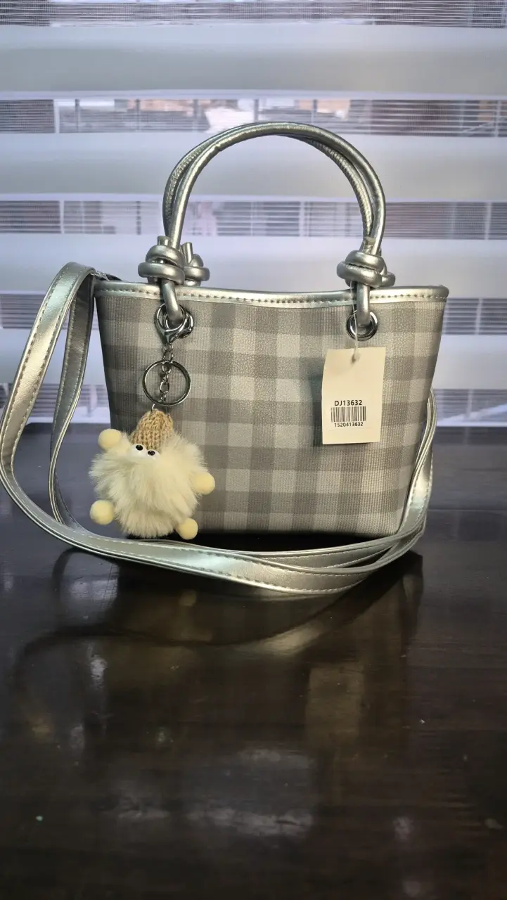 Bolso de mano azul con diseño a cuadros - 6