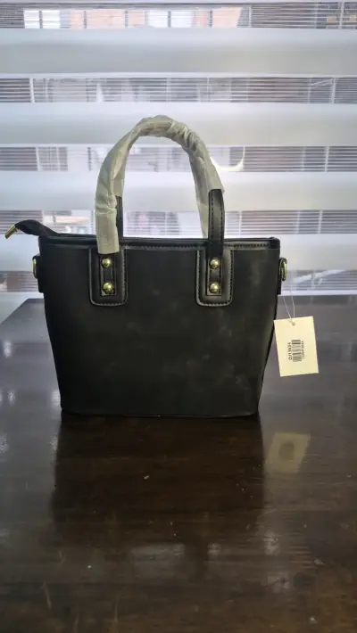 Bolso de mano beige con correa ajustable - miniatura 2
