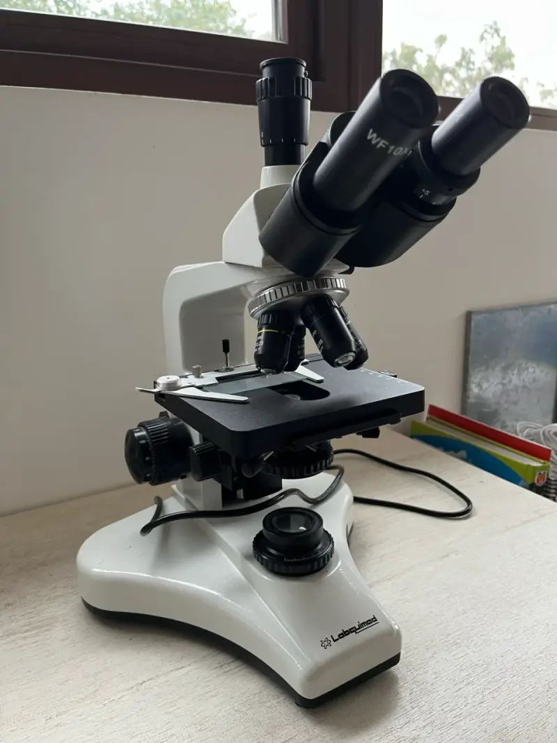 Microscopio binocular Labomed de alta precisión - 1