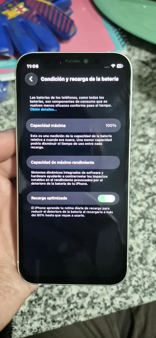 iPhone 11 verde en buen estado - 6
