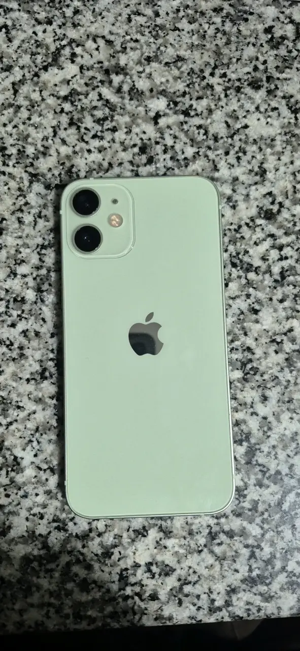 iPhone 11 verde en buen estado - 7