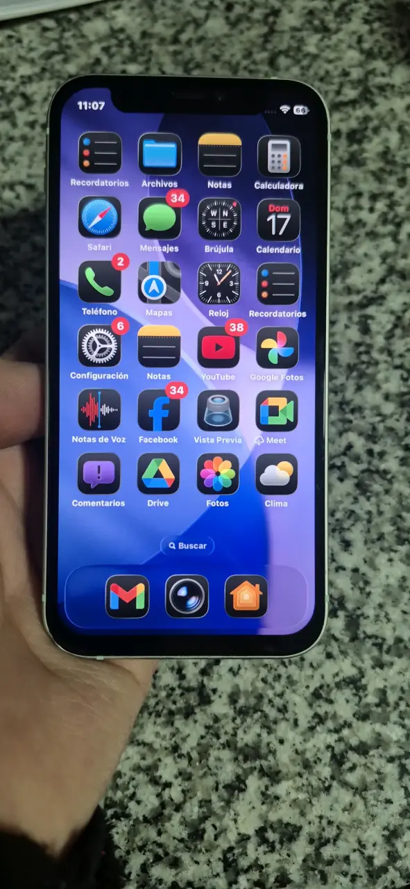 iPhone 11 verde en buen estado - 8