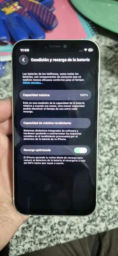 iPhone 11 verde en buen estado - miniatura 9