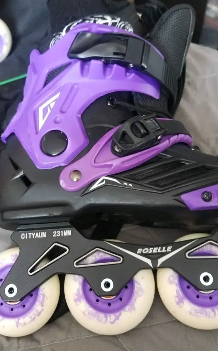 Patines en línea negros y morados - 2