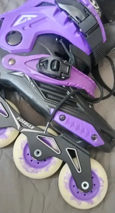 Patines en línea negros y morados - miniatura 6