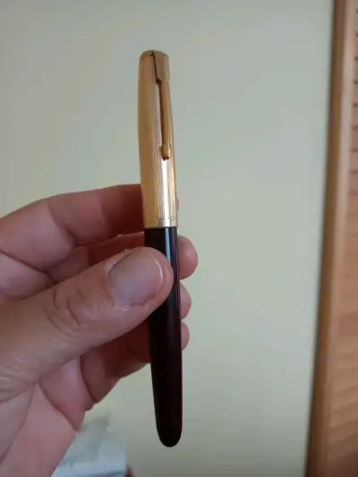 Pluma estilográfica vintage dorada y burdeo - miniatura 1