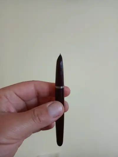 Pluma estilográfica vintage dorada y burdeo - miniatura 2