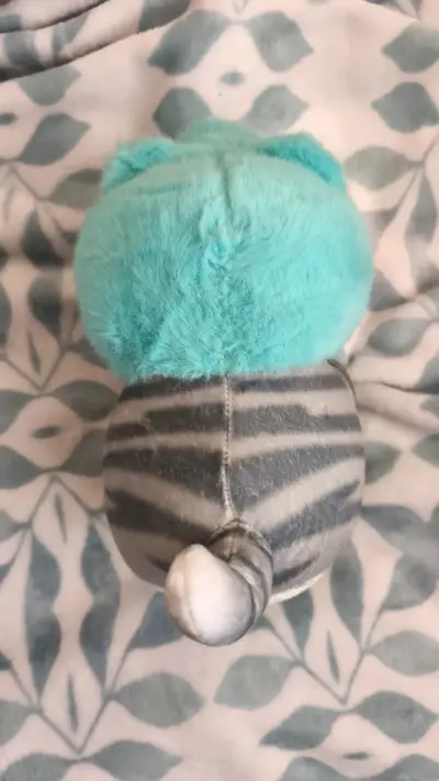 Peluche de gato con gorro azul - miniatura 3