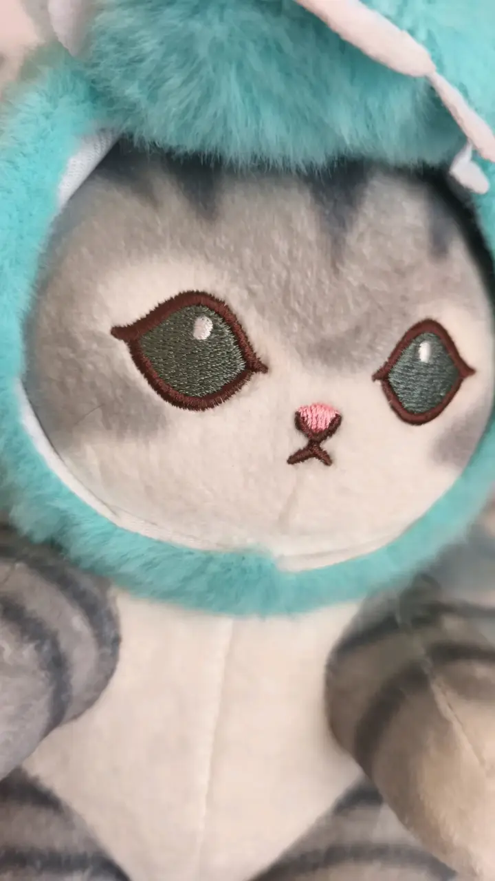 Peluche de gato con gorro azul - 5