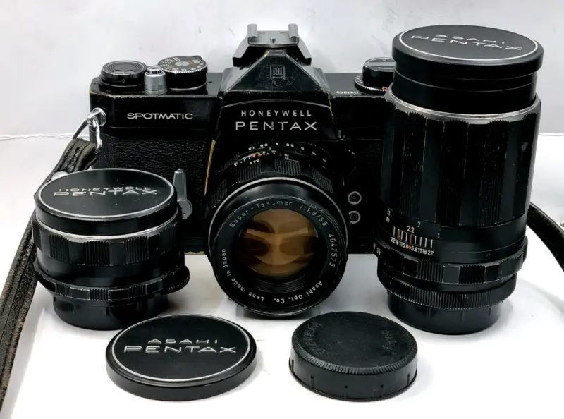 Cámara Pentax Spotmatic con lente - 1