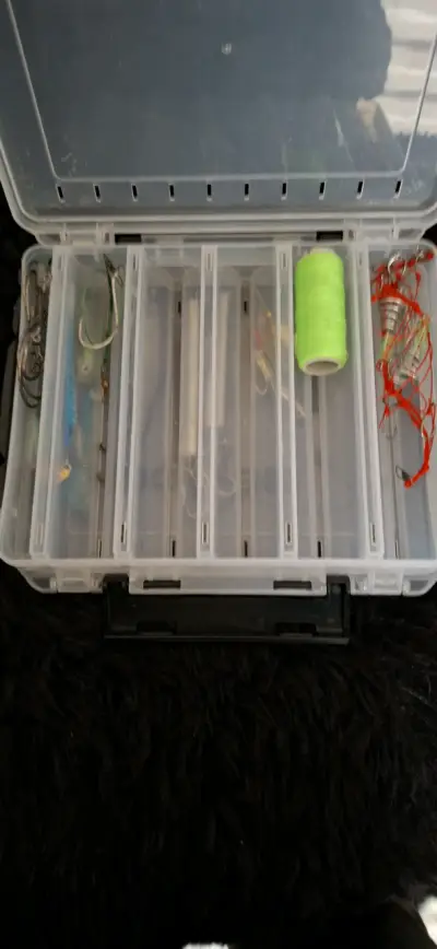Caja de pesca con accesorios variados - miniatura 5