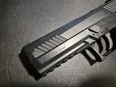 Pistola CO2 Réplica Sig Sauer P320 Semi-auto - miniatura 2