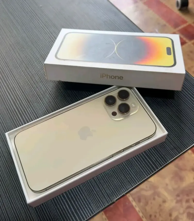 iPhone 14 Pro Max dorado en buen estado - 2