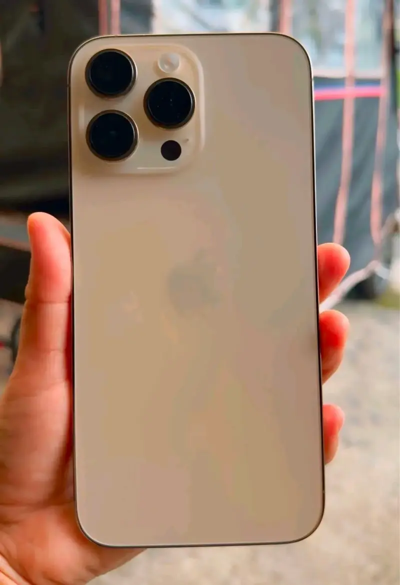 iPhone 14 Pro Max dorado en buen estado - 3