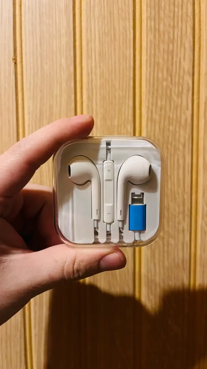Auriculares con cable y control de volumen