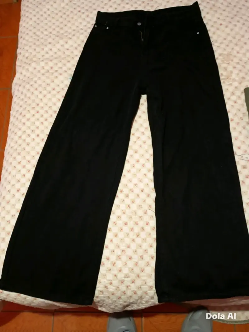 Pantalones negros de corte recto para mujer