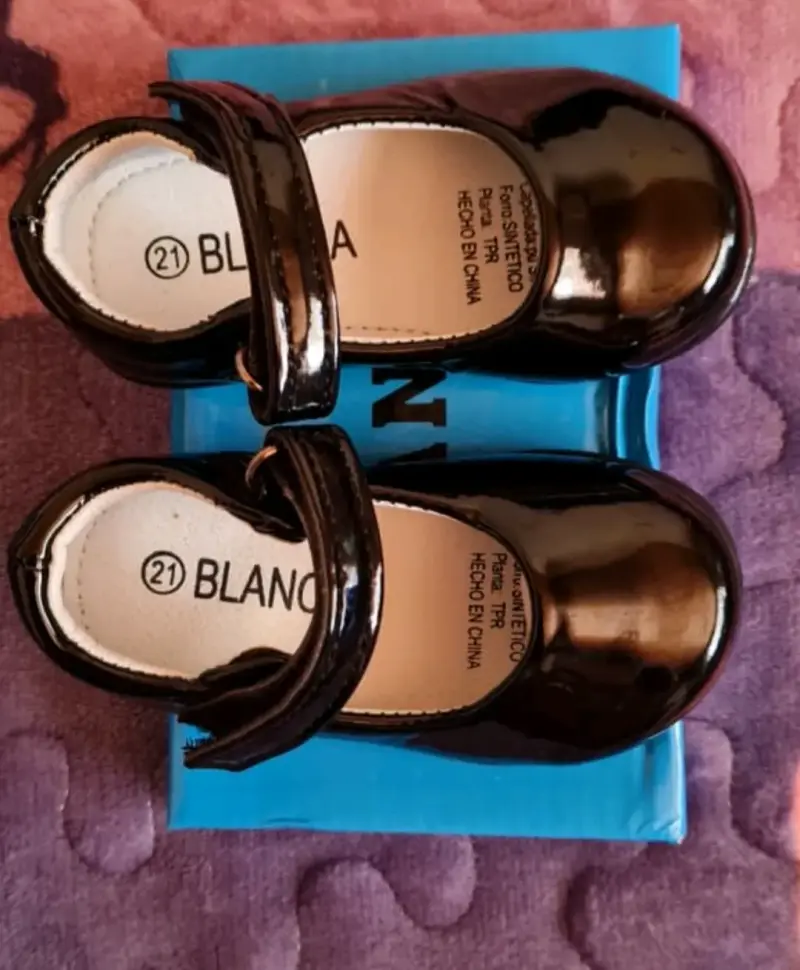 Zapatos de charol negros para niña talla 21