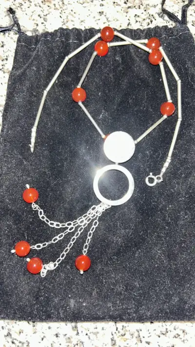 Collar de plata con puedras de granate y colgante - miniatura 1