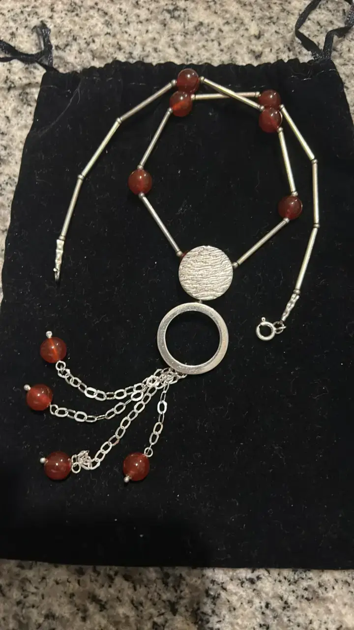 Collar de plata con puedras de granate y colgante - 2