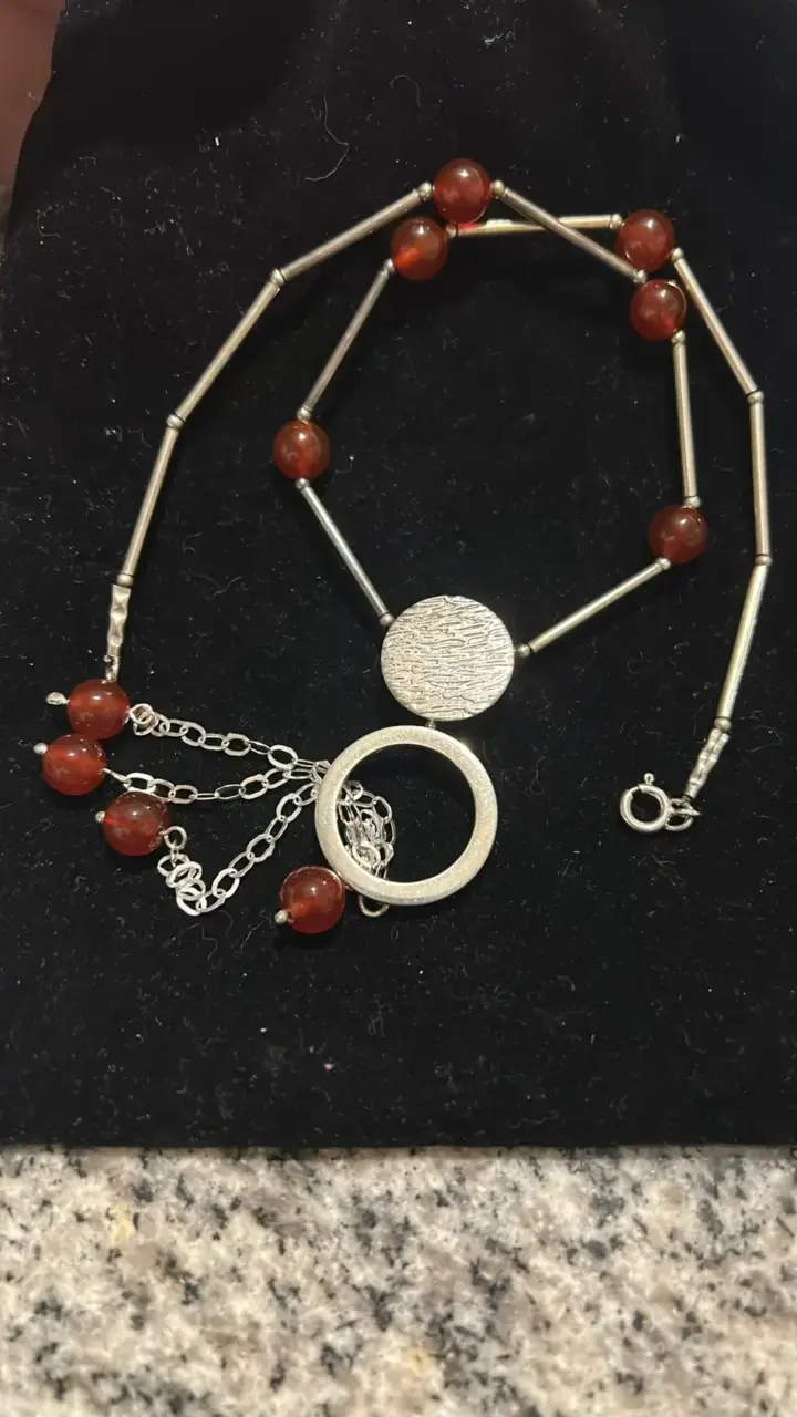 Collar de plata con puedras de granate y colgante - 3