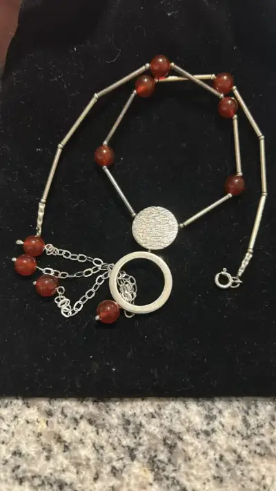 Collar de plata con puedras de granate y colgante - miniatura 3