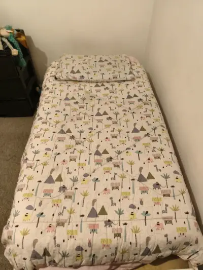 Cama transición con colchón, sabanas y plumon - miniatura 1