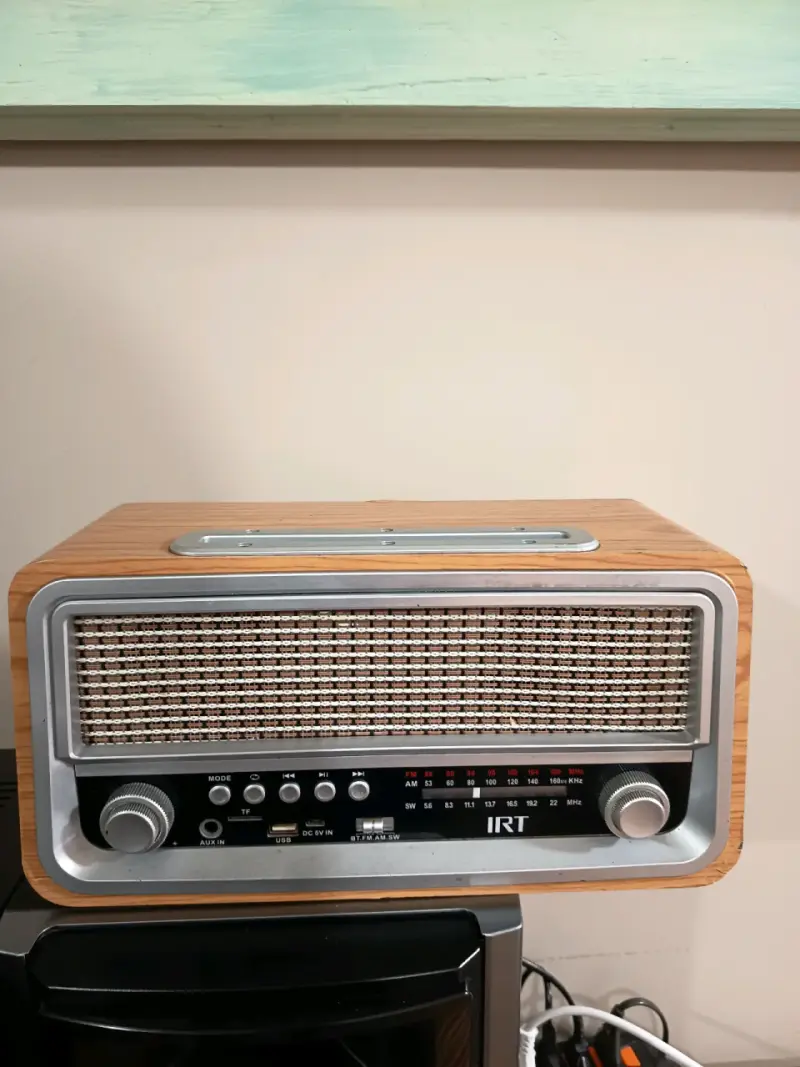 Radio retro IRT con diseño vintage - 1