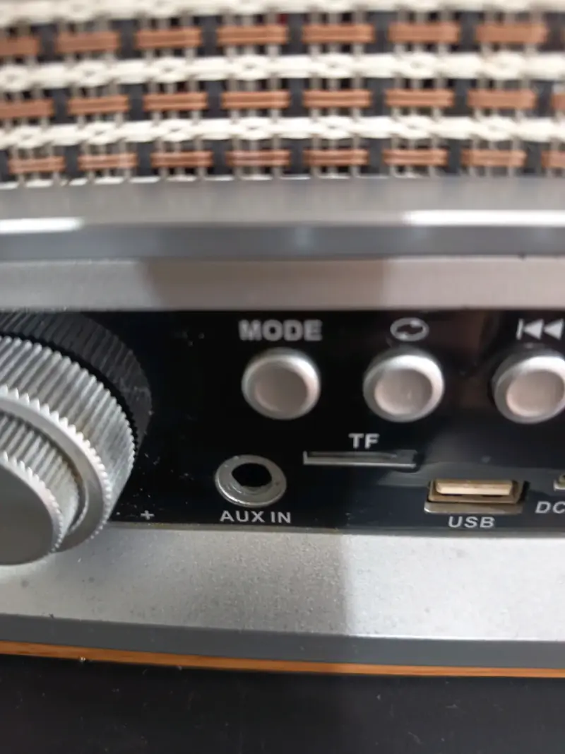 Radio retro IRT con diseño vintage - 3