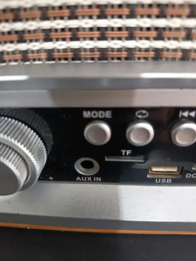 Radio retro IRT con diseño vintage - miniatura 3