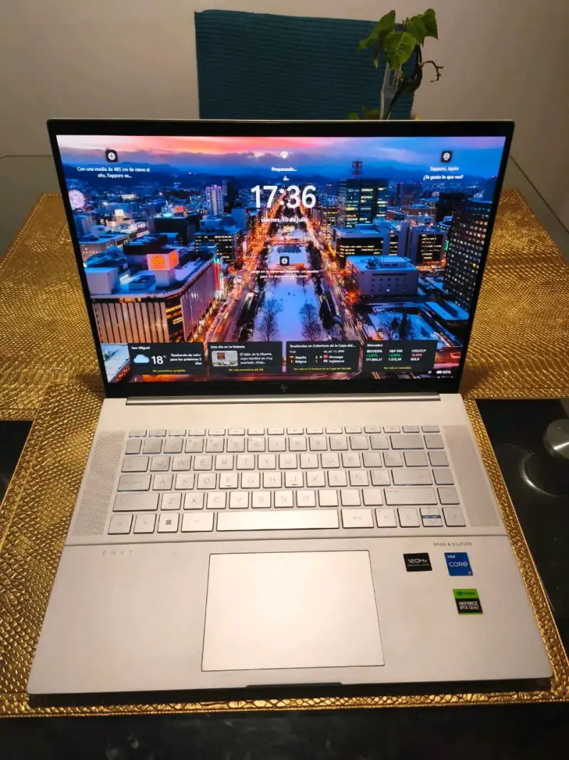 Laptop HP Envy 16 con Intel Core i7 - 1