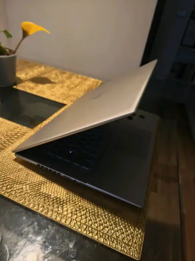Laptop HP Envy 16 con Intel Core i7 - miniatura 2