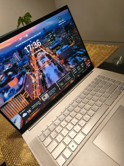 Laptop HP Envy 16 con Intel Core i7 - miniatura 4