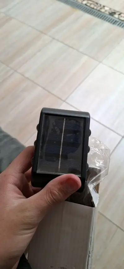 Luz solar LED para exteriores - miniatura 1
