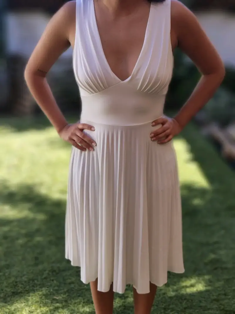 Vestido blanco plisado sin mangas - 1