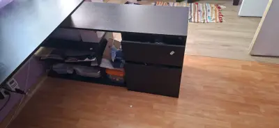 Escritorio en L negro moderno para oficina - miniatura 3