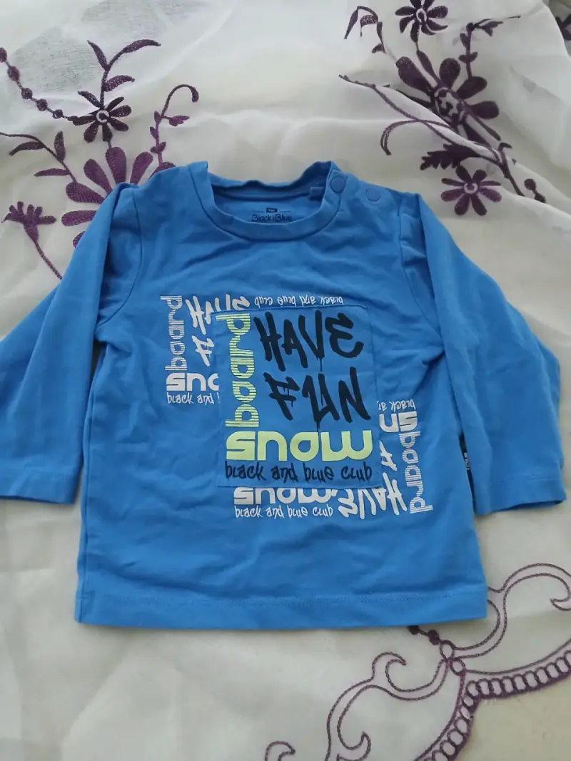 Polera manga larga azul para niño