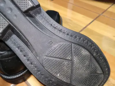 Zapatos formales de cuero negro para hombre - miniatura 4