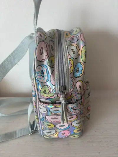Mochila holográfica con diseño de donuts - miniatura 3