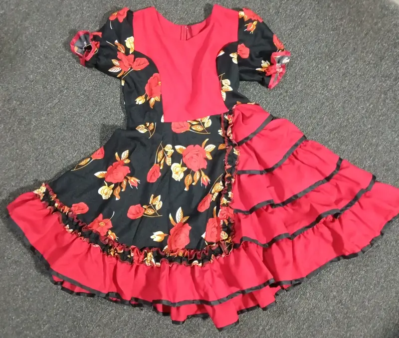 Vestido folclórico con estampado floral - 1