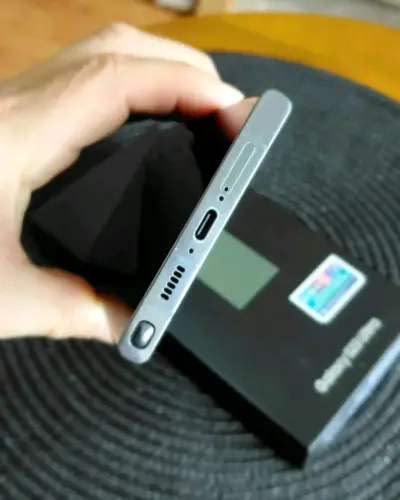 Samsung Galaxy S23 Ultra en excelente estado - miniatura 3
