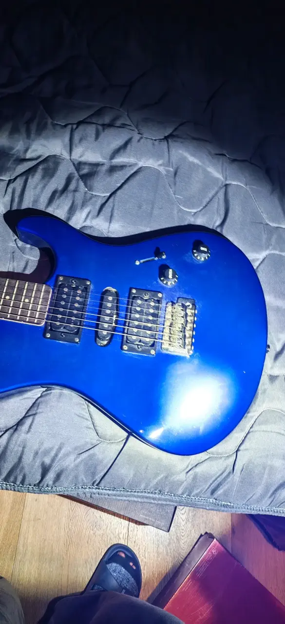 Guitarra eléctrica Yamaha azul erg 121 - 2
