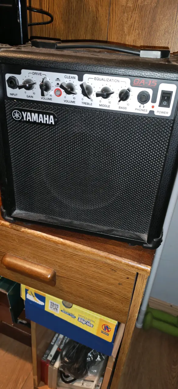 Guitarra eléctrica Yamaha azul erg 121 - 4