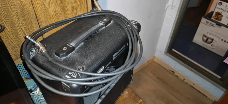 Guitarra eléctrica Yamaha azul erg 121 - 6