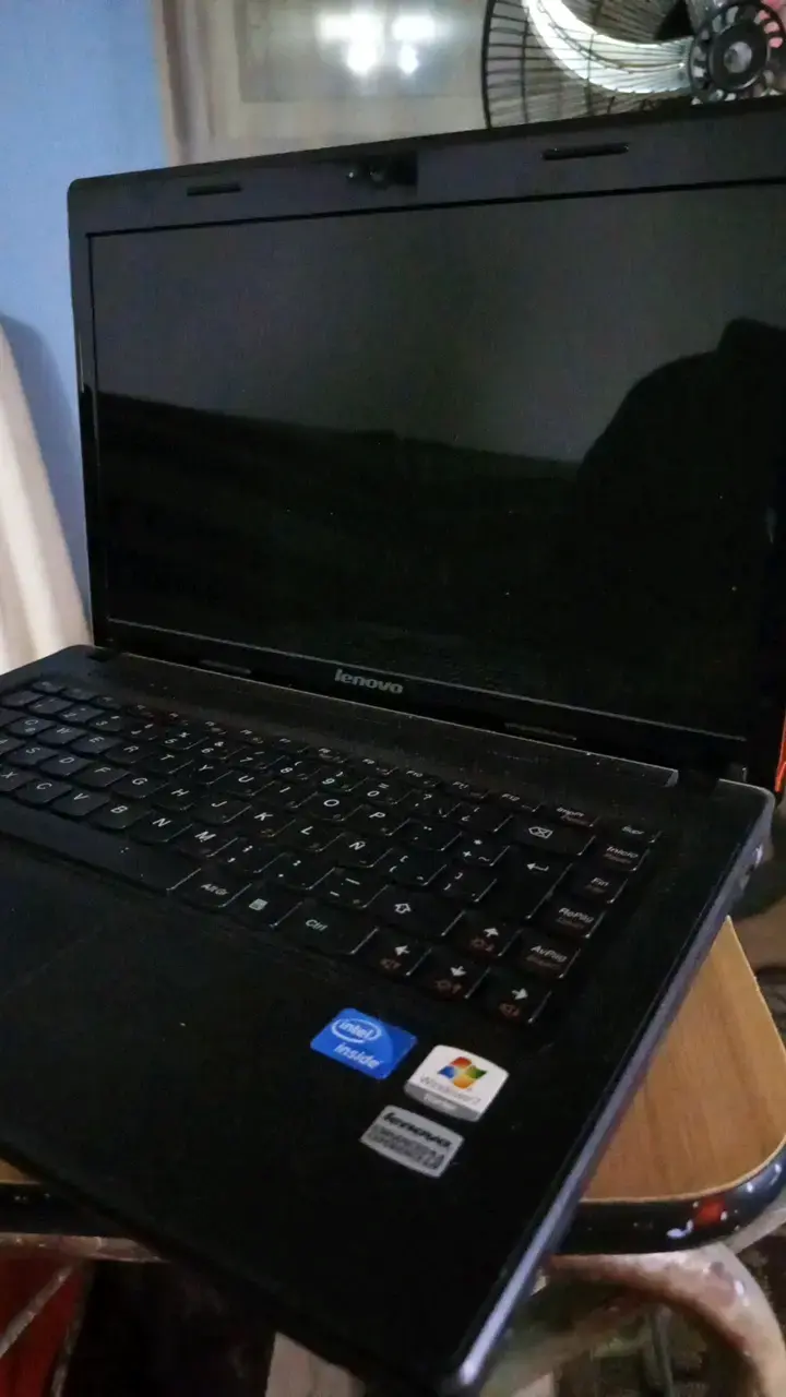 Laptop Lenovo G470 en buen estado - 3
