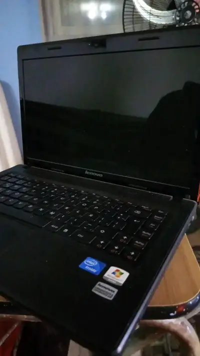 Laptop Lenovo G470 en buen estado - miniatura 3