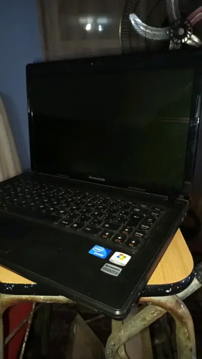 Laptop Lenovo G470 en buen estado - miniatura 4