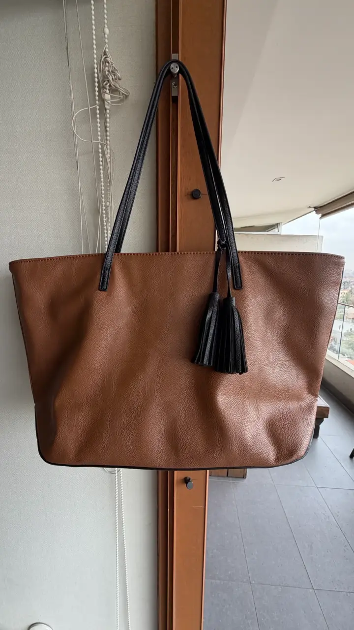 Bolso tote marrón de cuero sintético - 2